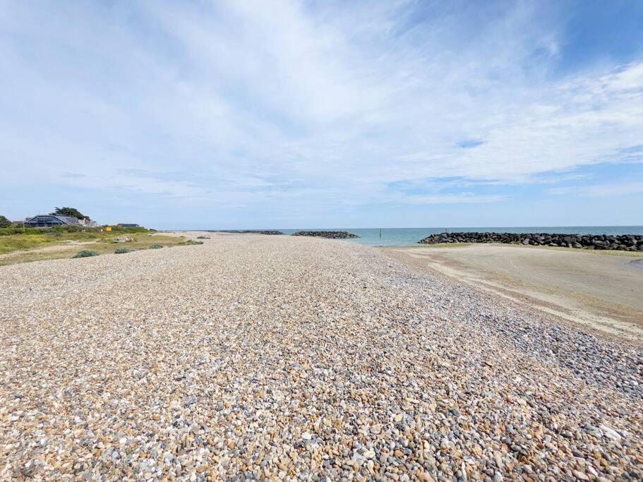 Beach View Middleton-on-Sea Exterior photo